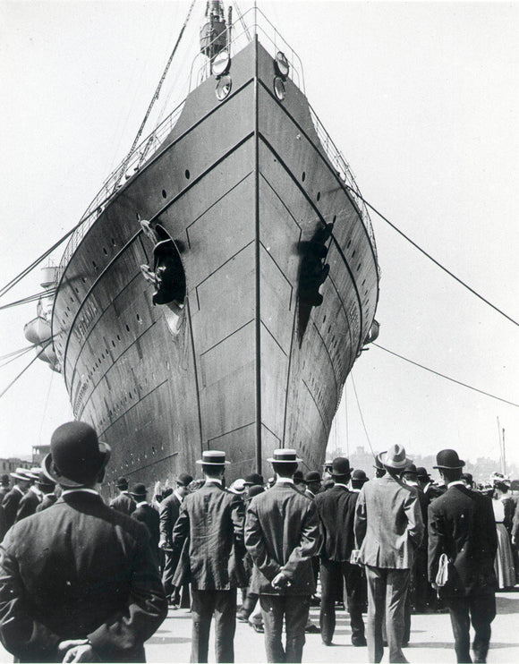 'Lusitania' arriving in New York on her maiden voyage, c 1906.