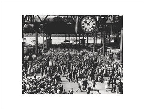 Holidaymakers at Waterloo Station, London, 1946.