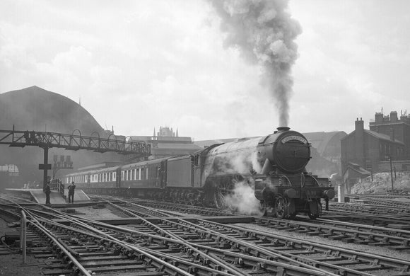Queen of Scots departs Kings Cross with A3 no. 96 Papyrus c.1946