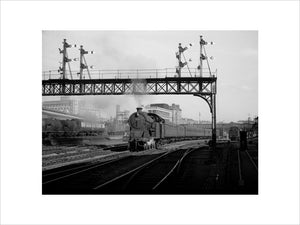 British Railways suburban train leaving Marylebone, 1949