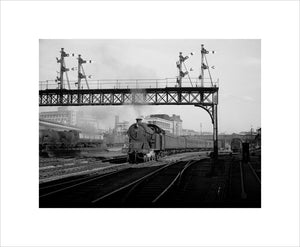 British Railways suburban train leaving Marylebone, 1949