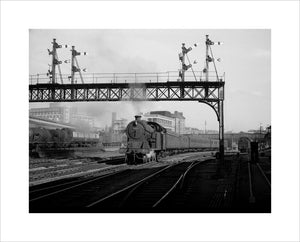 British Railways suburban train leaving Marylebone, 1949