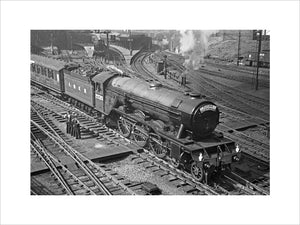LNER A3 No.2578 Bayardo leaving Kings Cross c.1930