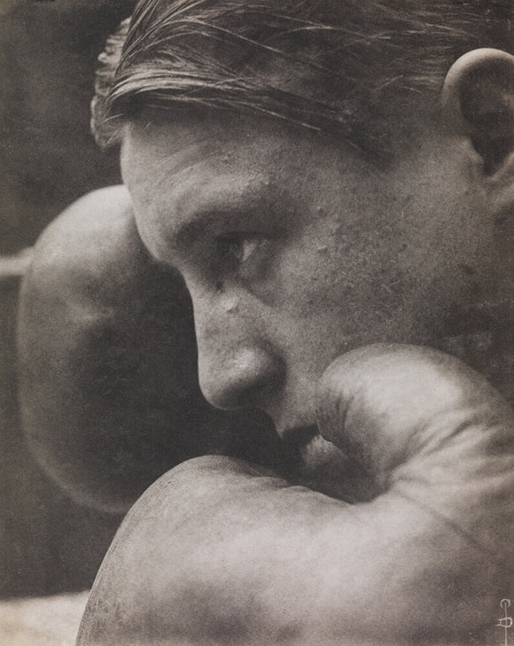 'Le Coup de Gong', A boxer