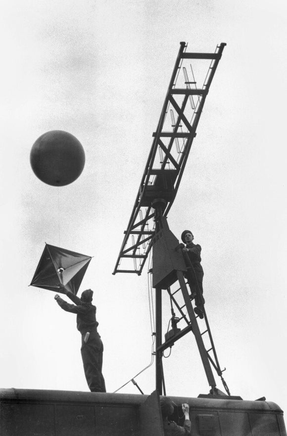 Demonstrating mobile radar equipment, Hyde Park in London, 17 August 1945.