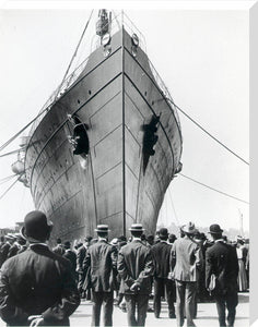 'Lusitania' arriving in New York on her maiden voyage, c 1906.