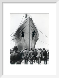 'Lusitania' arriving in New York on her maiden voyage, c 1906.