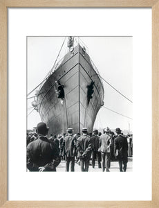 'Lusitania' arriving in New York on her maiden voyage, c 1906.