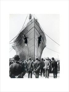 'Lusitania' arriving in New York on her maiden voyage, c 1906.