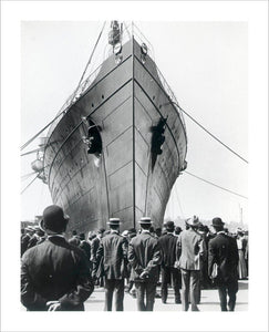 'Lusitania' arriving in New York on her maiden voyage, c 1906.