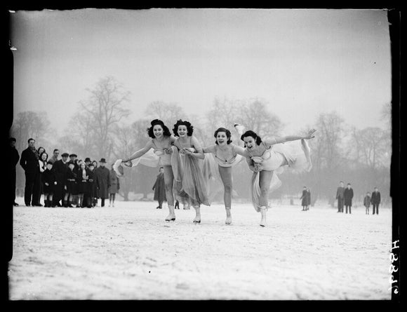 Ice skating on the Serpentine, 1940.