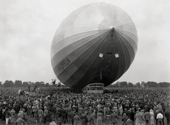 Crowds watch the landing of the Graf Zeppelin, Hanworth, 18 August 1931.