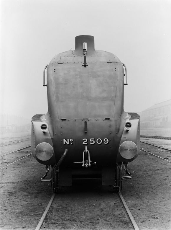 A4 Locomotive No 2509. Front View.