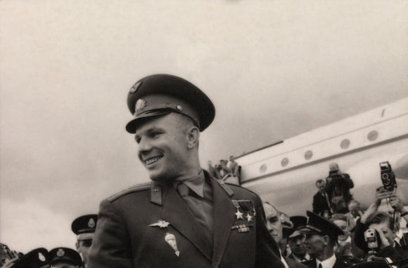 It was claps all round as Yuri Gagarin walked down from his aircraft at London airport, 11th July 1961.