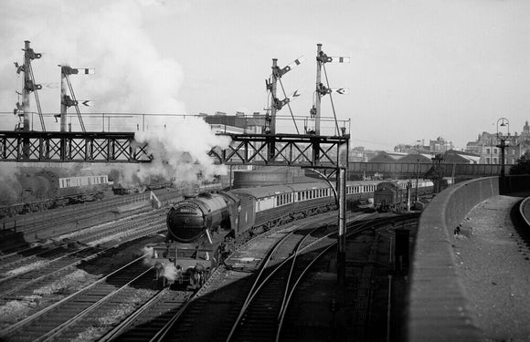 The Master Cutler train leaving Marylebone station, 1949
